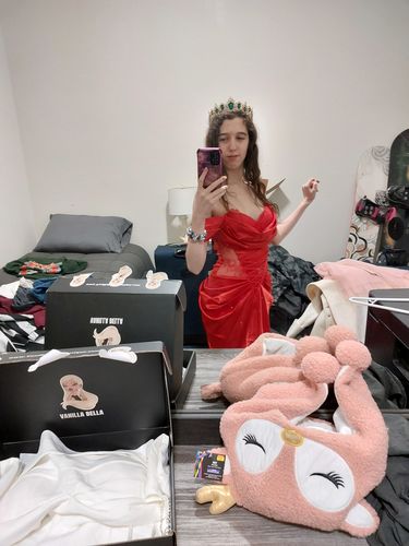Customer photo review of Colette Mid Lenth Dress (RED)