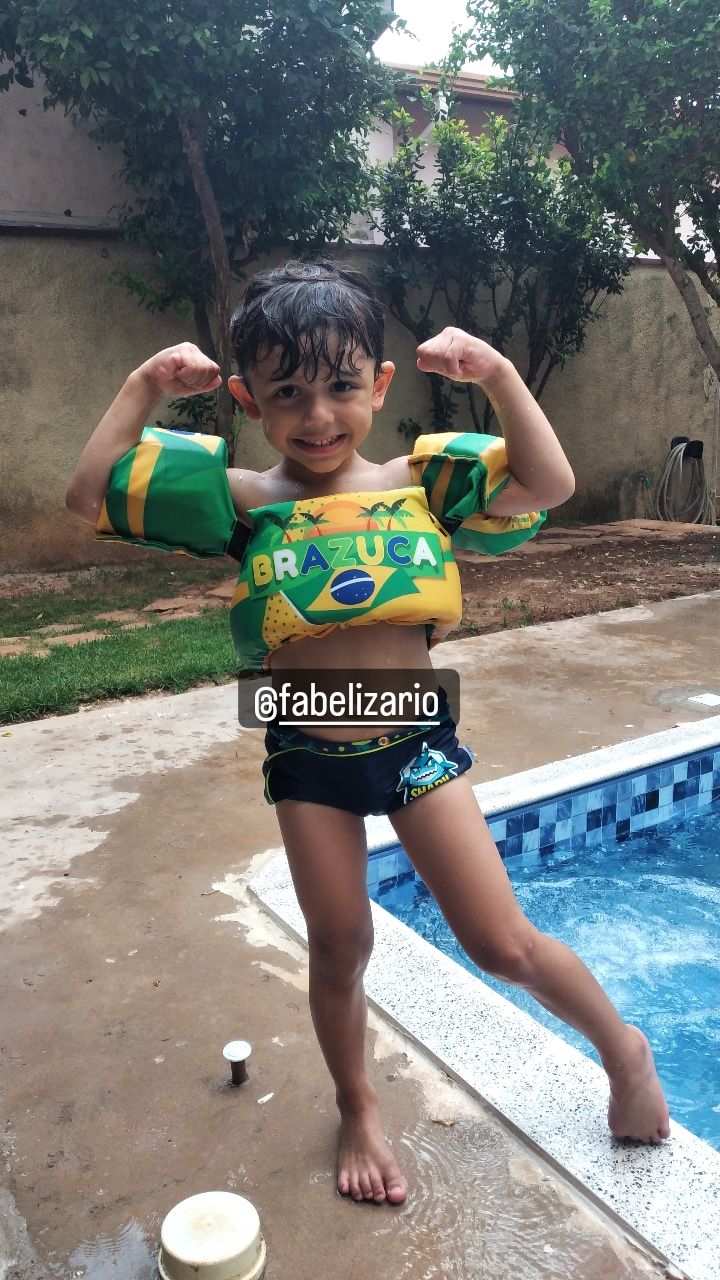 Customer photo review of Colete Flutuador Infantil