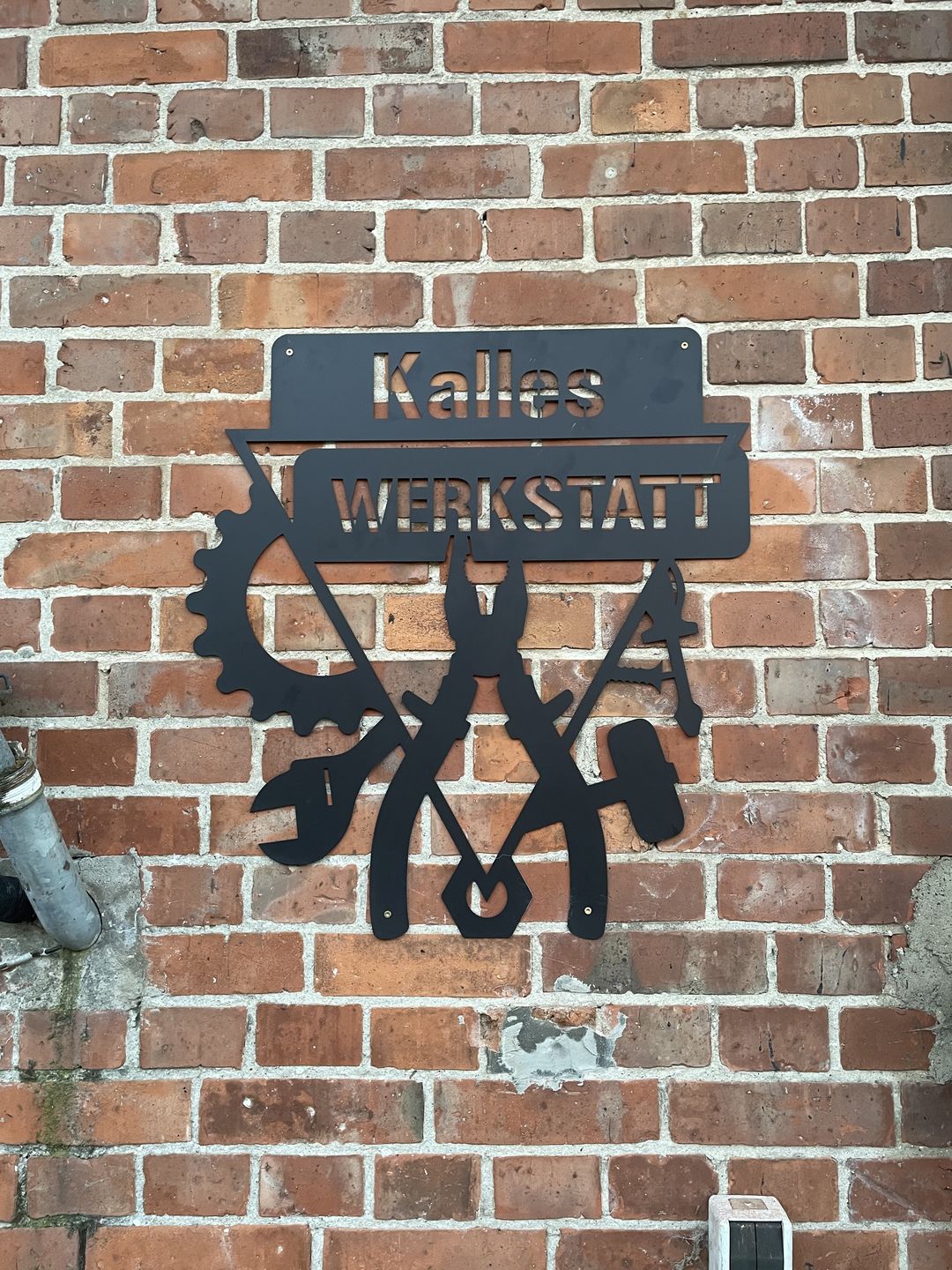 Customer photo review of Werkstattschild - Dreieck aus edlem Stahl (personalisierbar)