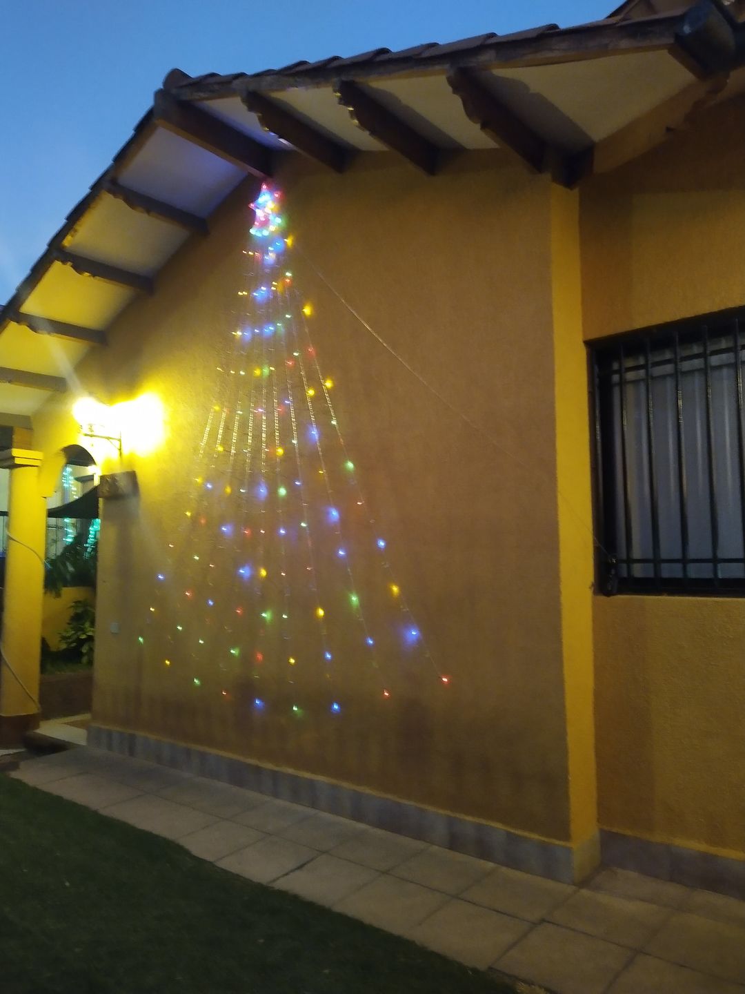 Customer photo review of Estrella Navidad Solar - 3 m Luz Cálida/Fría/Multicolor 300 Leds