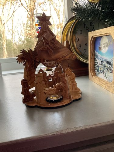 Customer photo review of Olive Wood Nativity Scene with Music Box(8x6 inches)