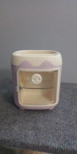 Customer photo review of Piggy Nose Pen Holder