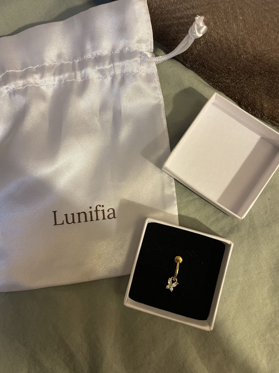 Customer photo review of Faux piercing Papillon