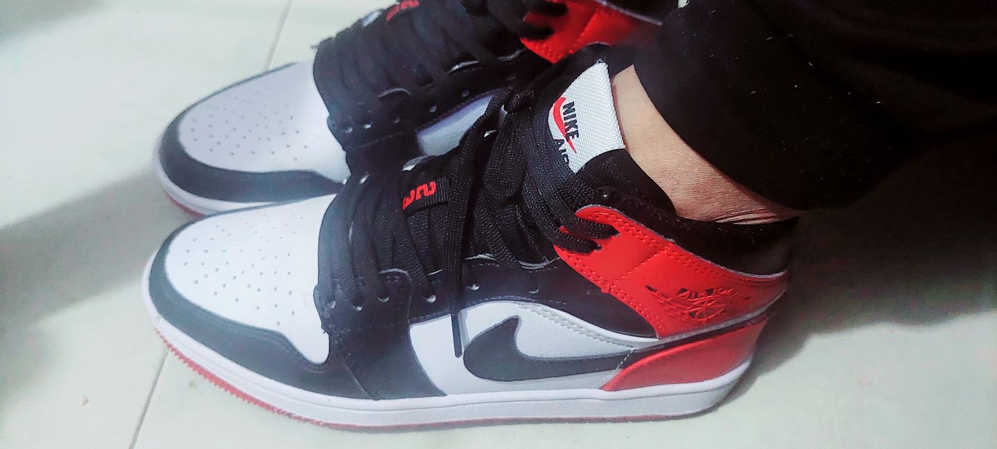 Customer photo review of Tenis Retro 1 Chicago Black