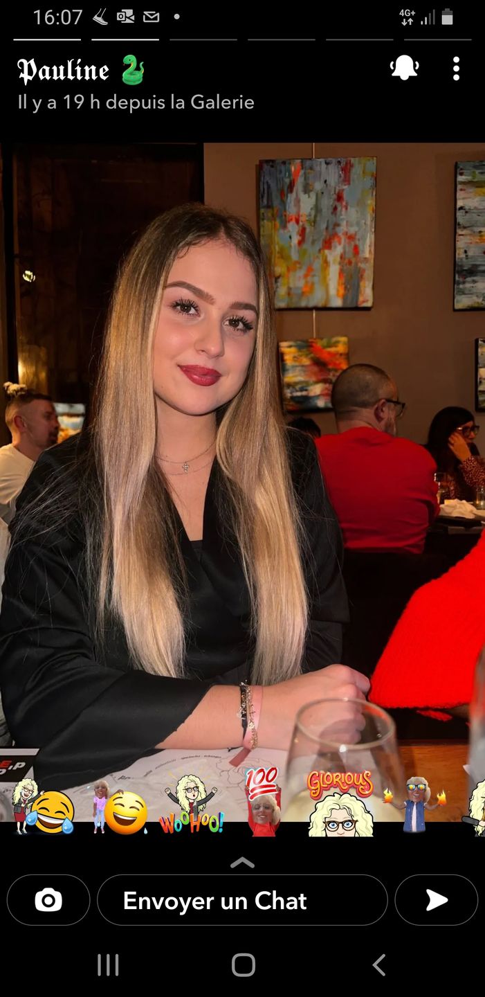 Customer photo review of BELLA • Collier Belle-Fille Noeud d'Amour