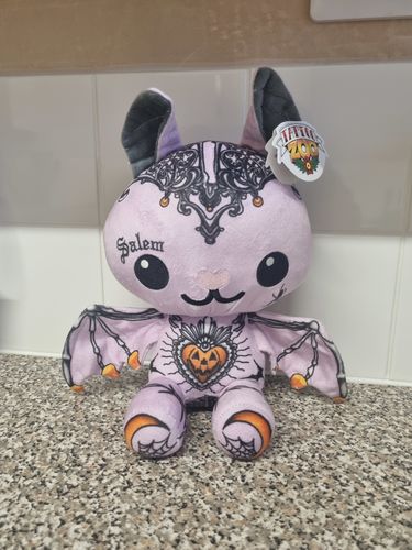 Customer photo review of Frankie the Modeling Bat