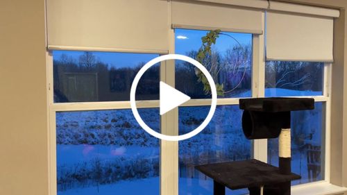 Customer video review of SmartWings Motorized Roller Shades 100% Blackout Essential