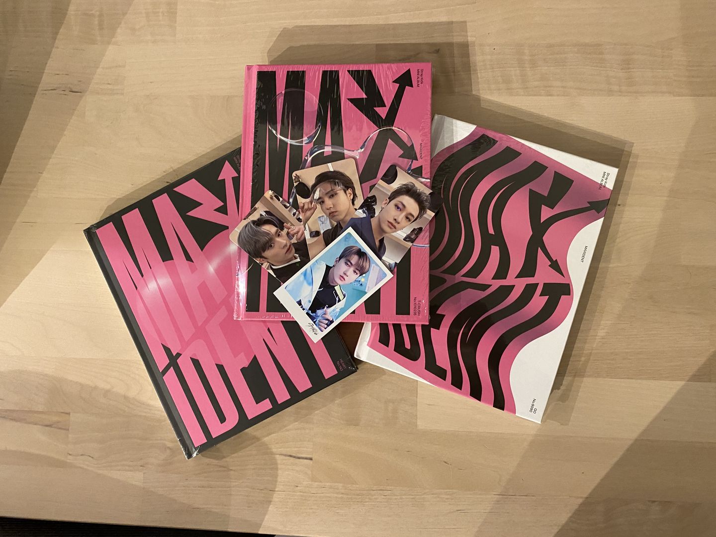 Customer photo review of STRAY KIDS - 7TH MINI ALBUM MAXIDENT STANDARD EDITION