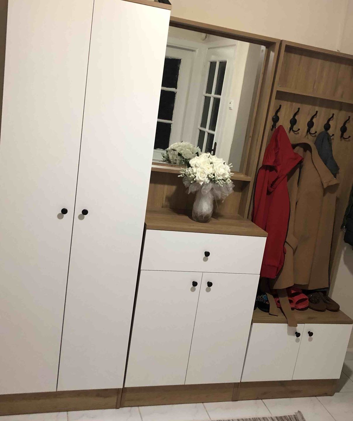 Customer photo review of Rani P6 Modern Çekmeceli Aynalı Raflı Portmanto Ayakkabılık Vestiyer Sepet Ceviz - Beyaz M2