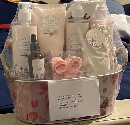 Customer photo review of Cherry Blossom & Jasmine Spa Bathtub Set