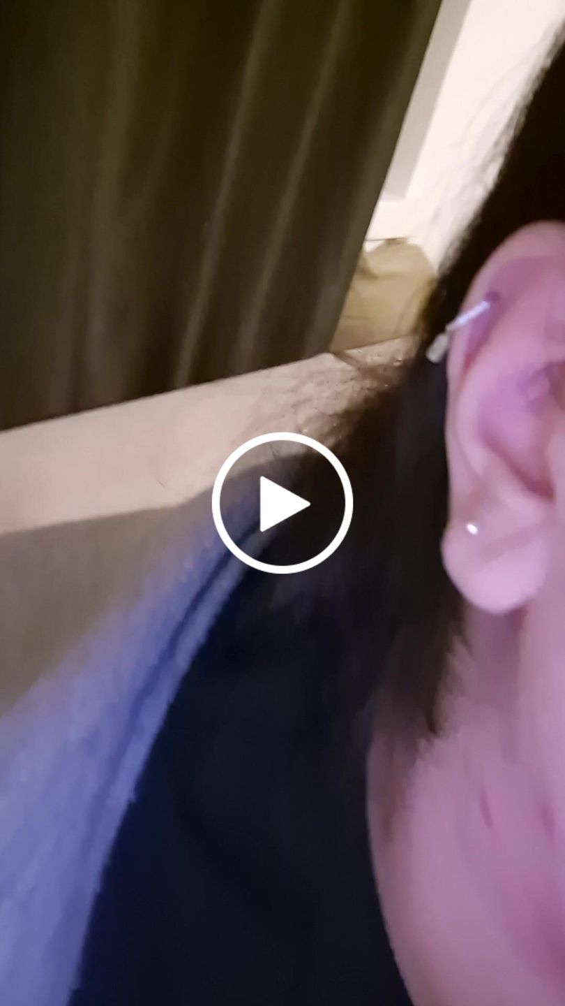 Customer video review of Baguette Clicker Piercing | Titan