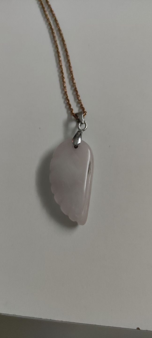 Customer photo review of Pendentif Quartz Rose "Aile d'ange"