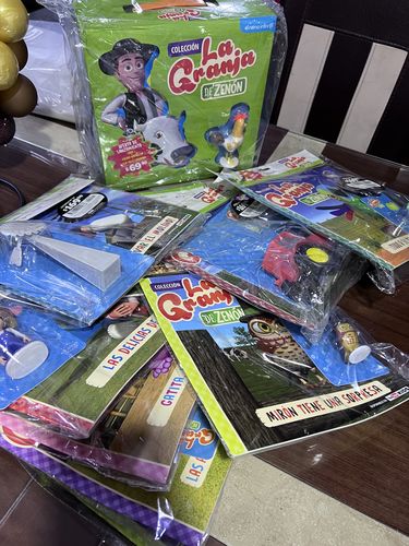 Customer photo review of Colección La Granja de Zenón: 20 muñecos y 20 cuentos,  playmat +  caja coleccionadora
