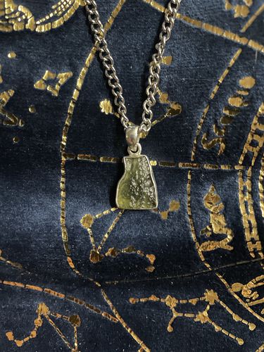 Customer photo review of Moldavite Pendant- 11 🛸 (2.1 grams)