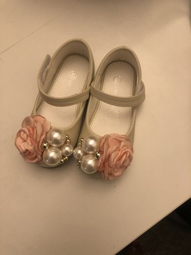 Customer photo review of Girl's Pearl Flowers Beach Sandals