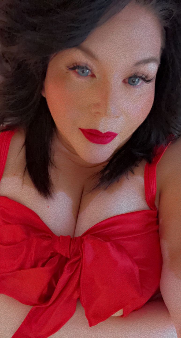 Customer photo review of New York Blue Prescription Colored Contact Lenses