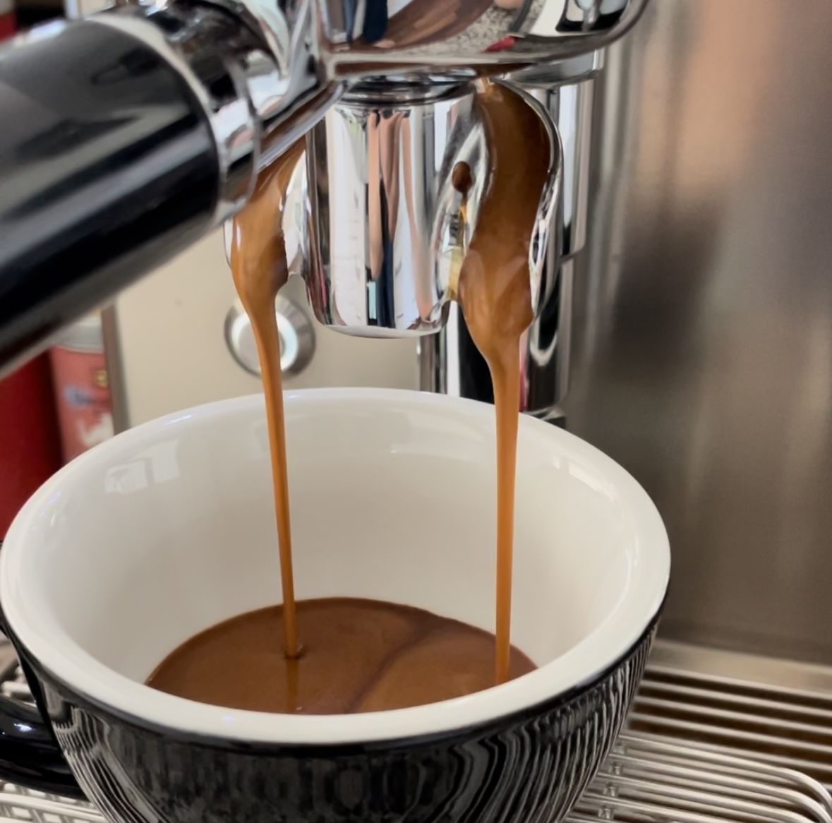 Customer photo review of DEAD OR ALIVE COFFEE Original – Kaffeebohnen, Medium-Dark Röstung, für Espresso & Filter, säurearm