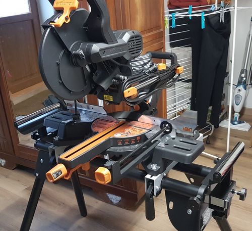 Customer photo review of Pack Evolution : Scie à onglet radiale 255mm R255SMS-DB+ avec Lame multi-matériaux TCT et Double biseau  + Support pour Scie à onglet