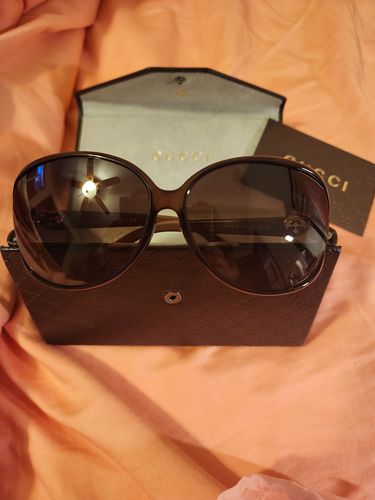 Customer photo review of Preloved Gucci Brown Gold Heart Sunglasses with Case 81 103122
