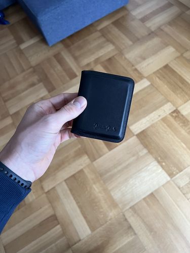 Customer photo review of Magstar slim wallet without coin pocket
