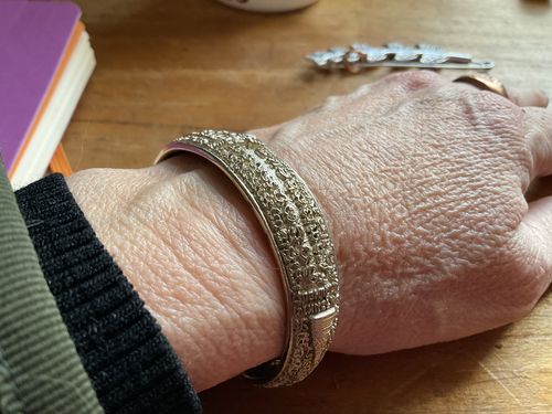 Customer photo review of Bracelet sacré en argent alchimique du Très Vénérable Luang Phor Thong Gleung.