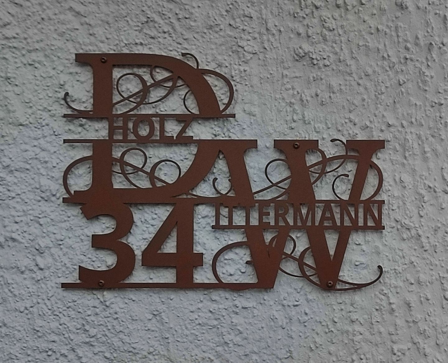 Customer photo review of Hausnummern-Monogramm zweizeilig mit Namensinitialien und kompletten Vor-und Nachnamen (personalisierbar)