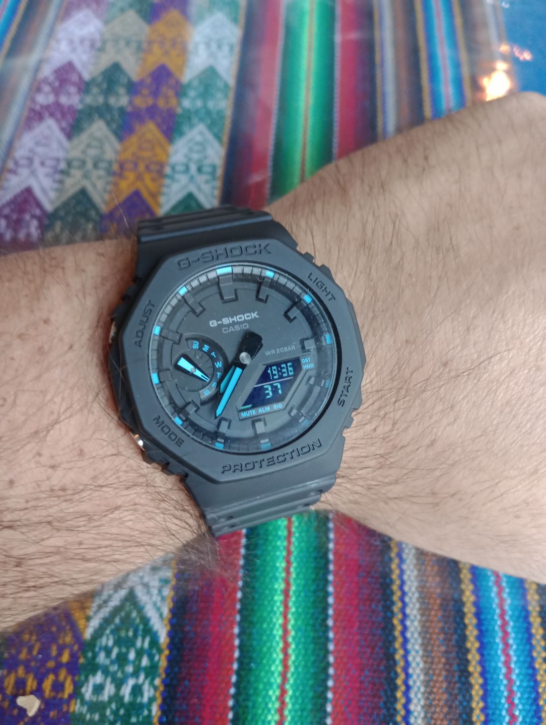 Customer photo review of Reloj Casio G-Shock Royal Oak "Casioak" GA-2100-1A2DR NEON ACCENT Negro