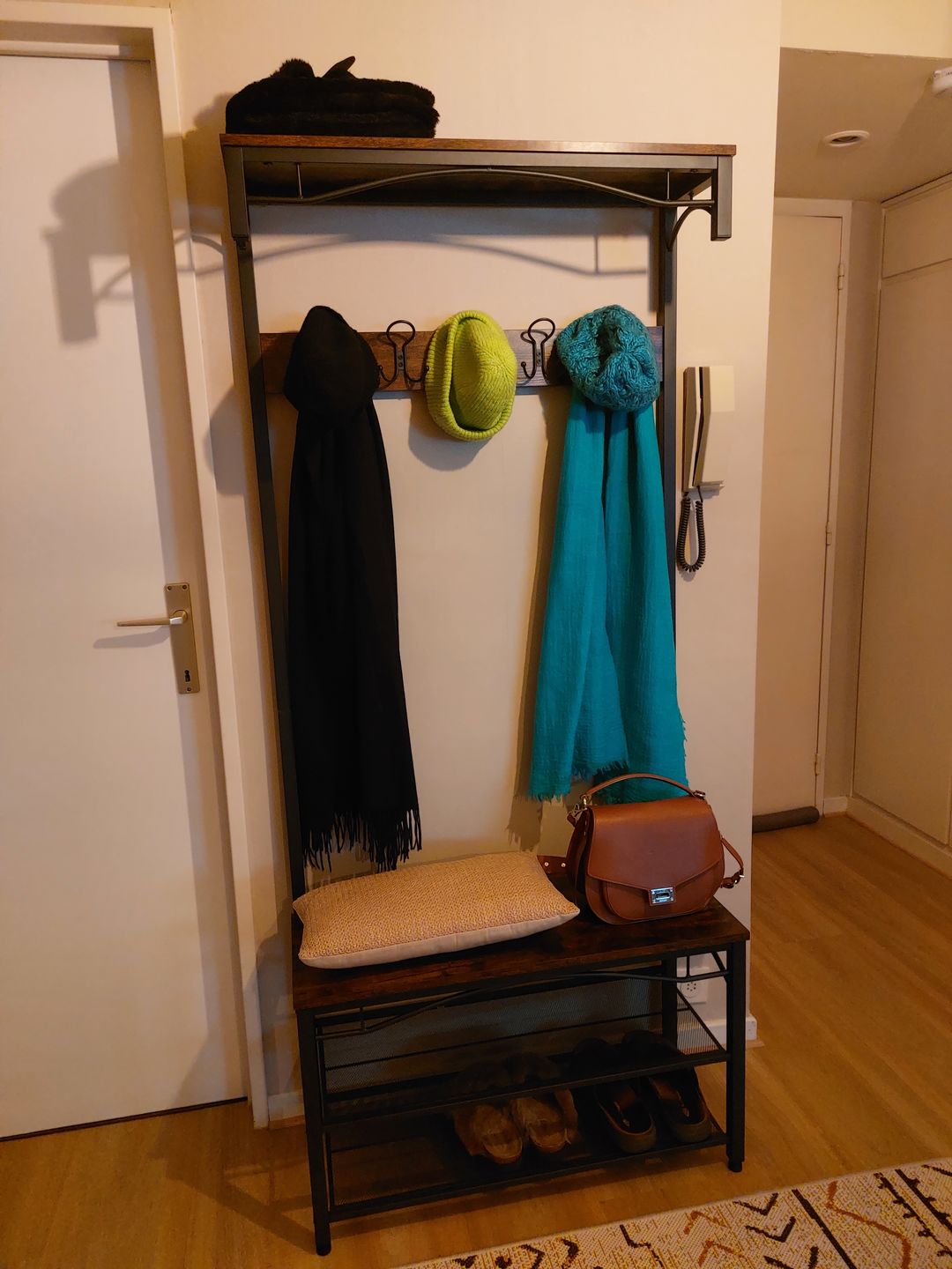 Customer photo review of Garderoberek Industrieel Design | Houtlook en Staal | 80x30x179cm