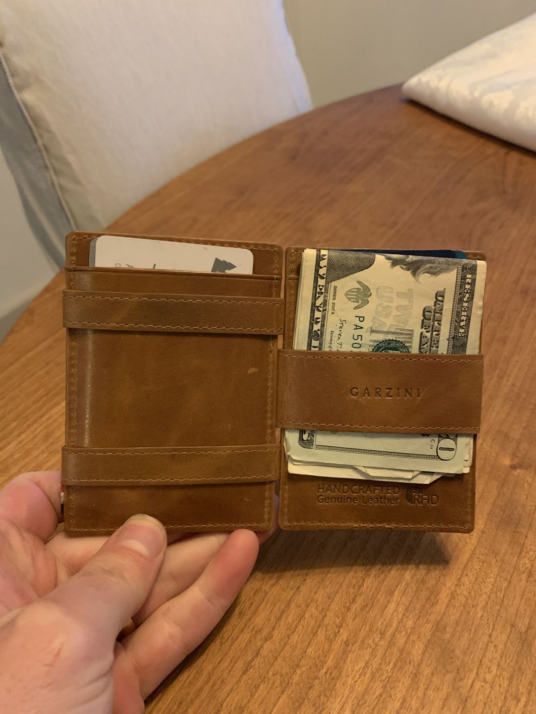 Customer photo review of Essenziale Magic Wallet ID Window