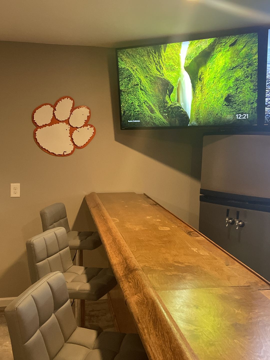 Customer photo review of Clemson Tigers PAW - White on Orange 3D Vintage Metal Wall Art