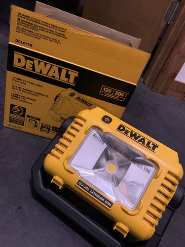 Customer photo review of DEWALT DCL077B 12V/20V MAX* Work Light, LED, Compact, (Tool Only)