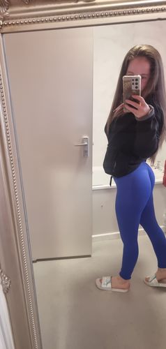 Customer photo review of Seamless Scrunch Bum Leggings