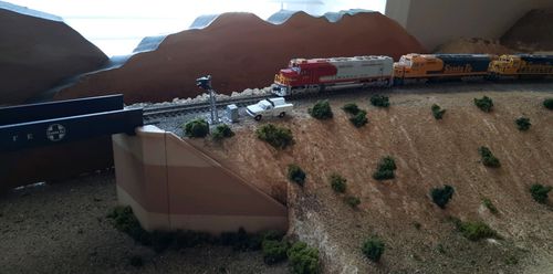 Customer photo review of Athearn N FP45, SF/Red & Silver/Small Lettering #108