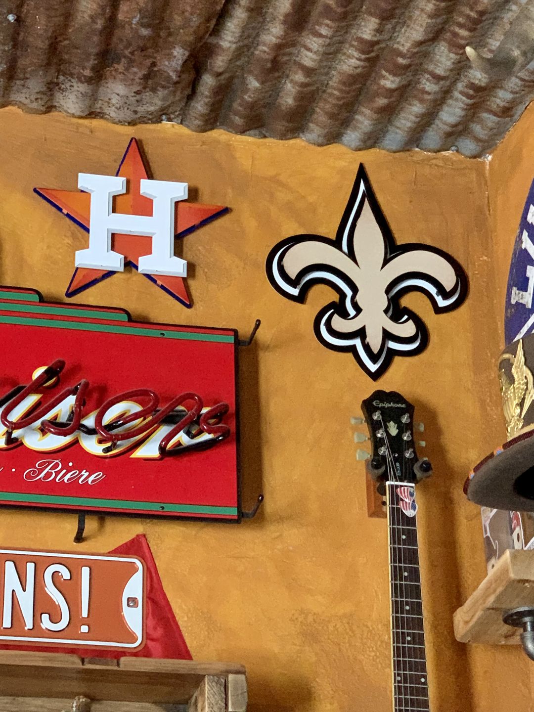 Customer photo review of GIFT COLLECTION-Houston Astros ORANGE STAR 3D Vintage Metal Wall Art