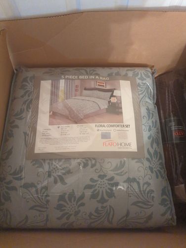 Customer photo review of Floral Dusty Blue 5-Piece Comforter Set (Queen / King Size)