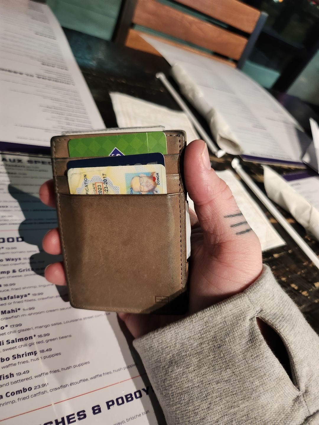 Customer photo review of Essenziale Magic Wallet
