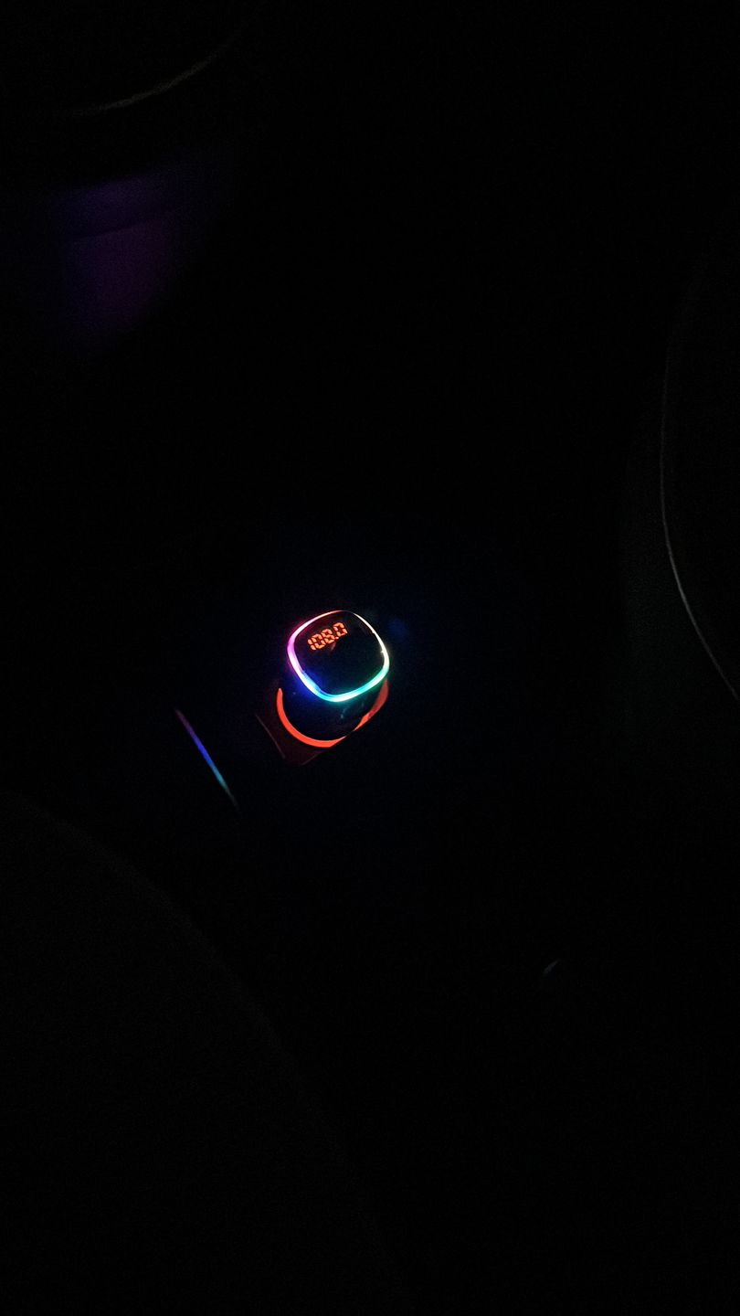 Customer photo review of Wegman Bluetooth FM Transmitter - Bluetooth Carkit - Autolader USB C