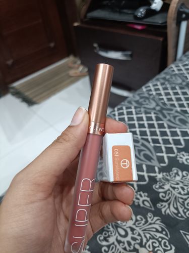 Customer photo review of O.TWO.O HONEY WHISPER VELVET MATTE LIP GLAZE