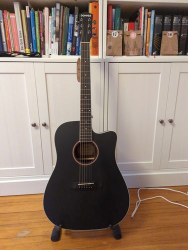 Customer photo review of Donner DAG-1CB  Akustikgitarre Set in voller Größe Akustik Gitarre 4/4 Cutaway Anfänger Erwachsene 41 Zoll (Schwarz）