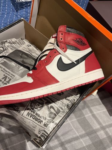 Customer photo review of Jordan 1 Retro High OG Lost & Found *