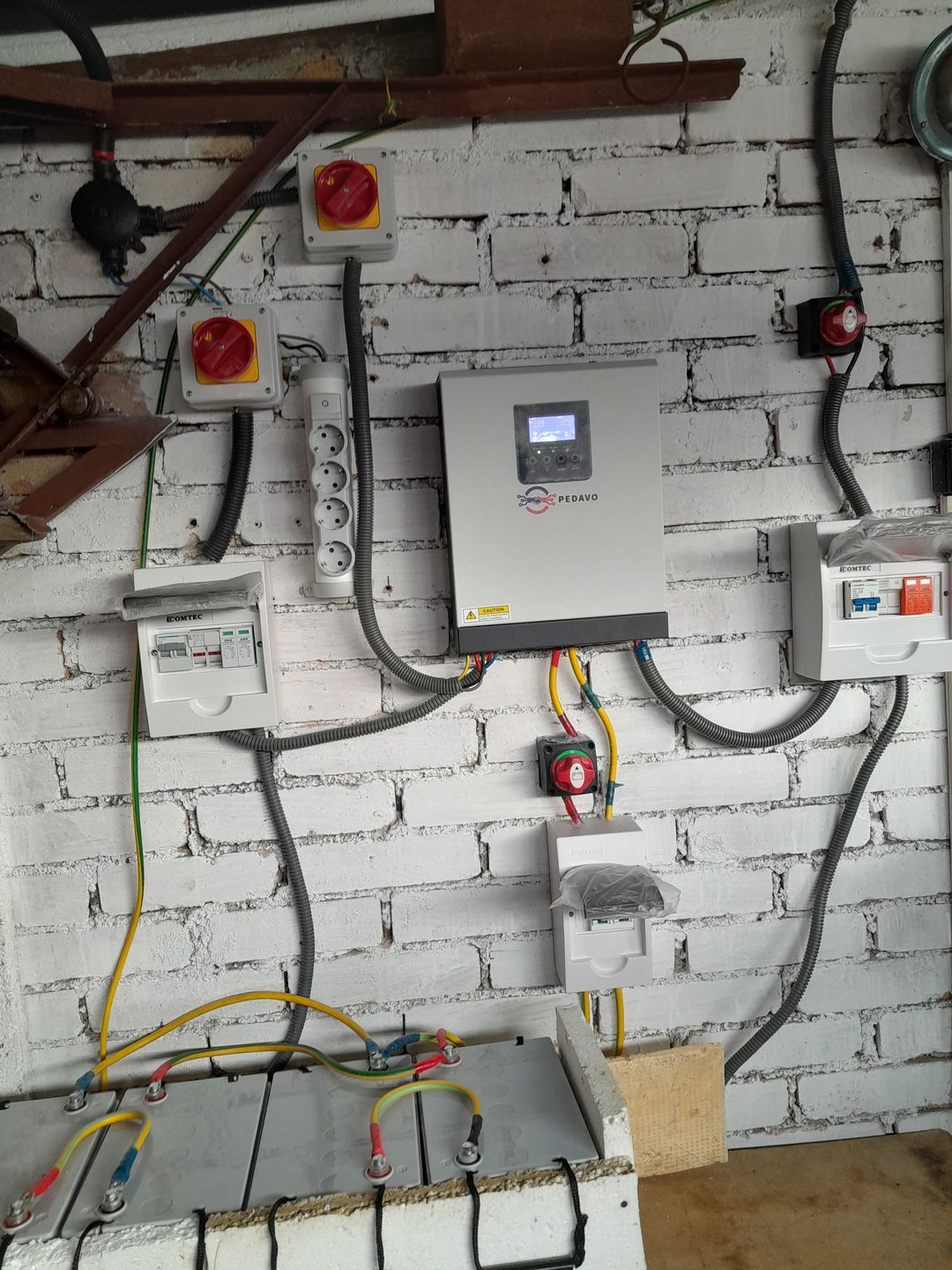 Customer photo review of Kit Panouri Fotovoltaice Invertor 3KVA 220V Off Grid Hibrid Solar Acumulatori Gel