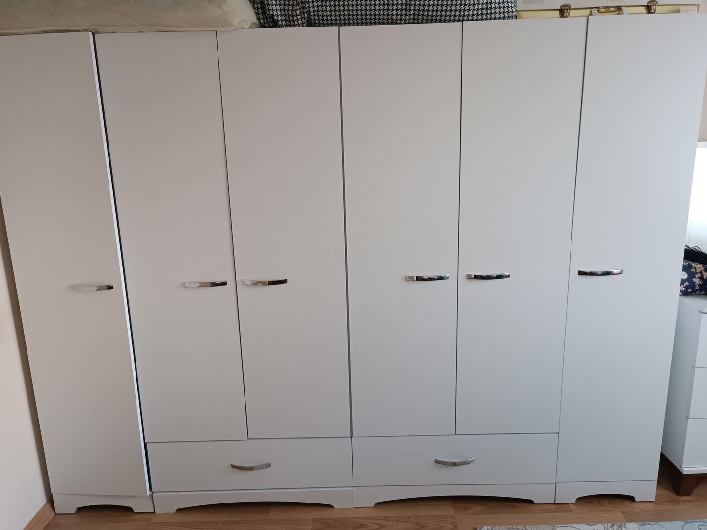 Customer photo review of Rani F4 Geniş Gardırop Elbise Dolabı 6 Kapaklı 2 Çekmeceli 12 Raflı 2 Askılı Tek Modül Beyaz
