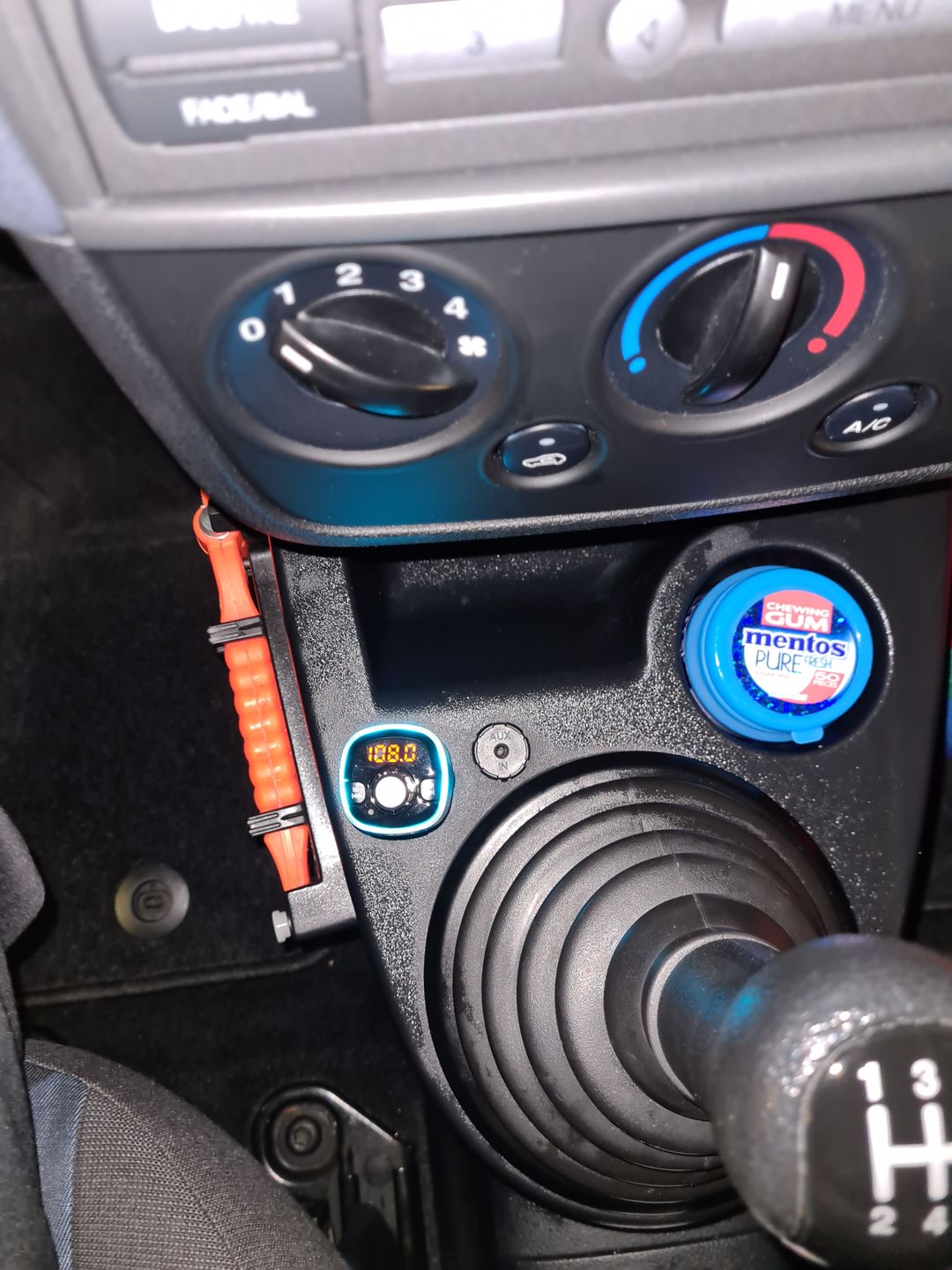 Customer photo review of Wegman Bluetooth FM Transmitter - Bluetooth Carkit - Autolader USB C