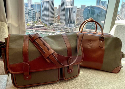 Customer photo review of London Canvas and Leather Roller Overnight Bag