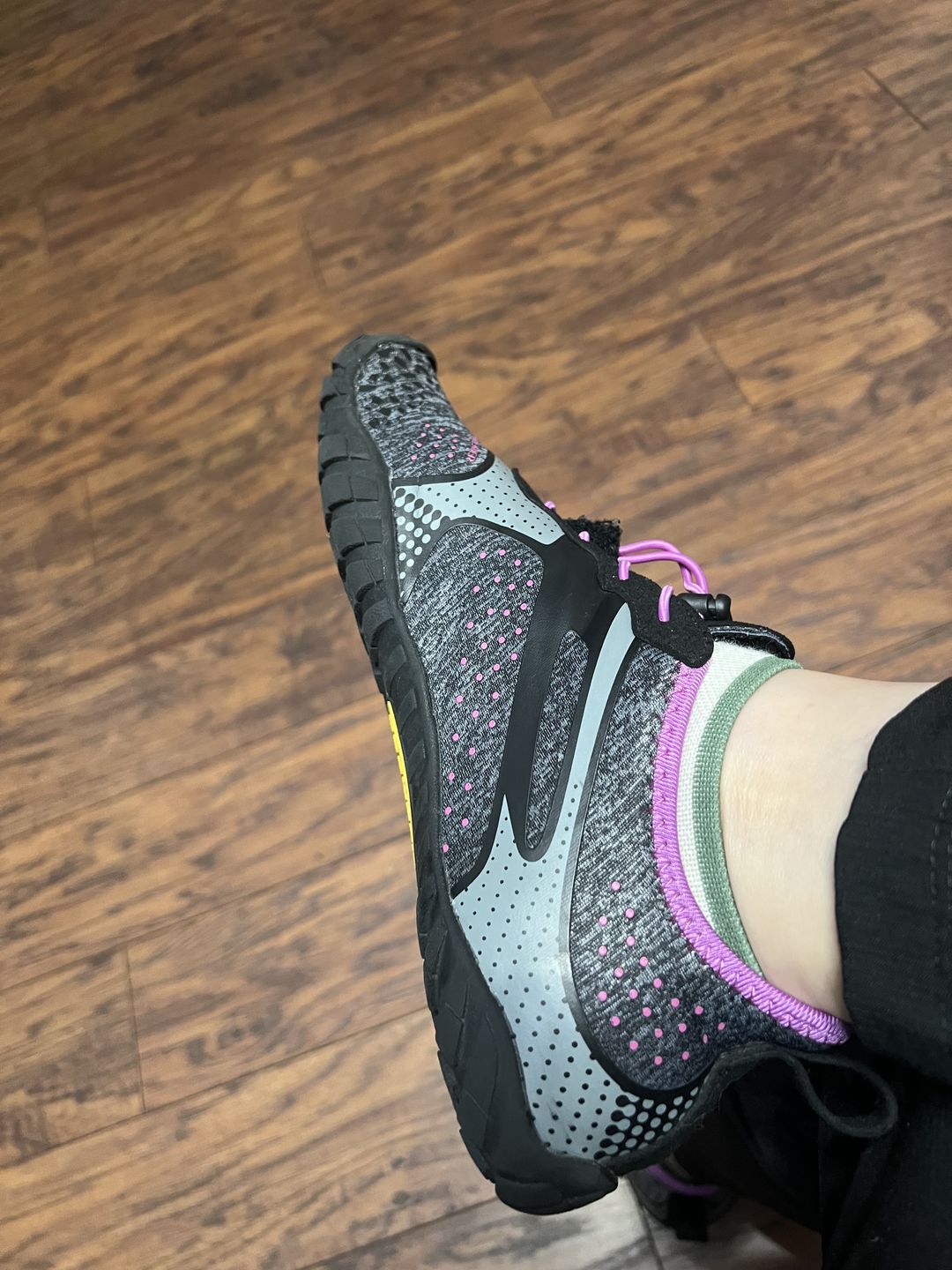 Customer photo review of Aleader Women‘s Barefoot Trail Running Shoes