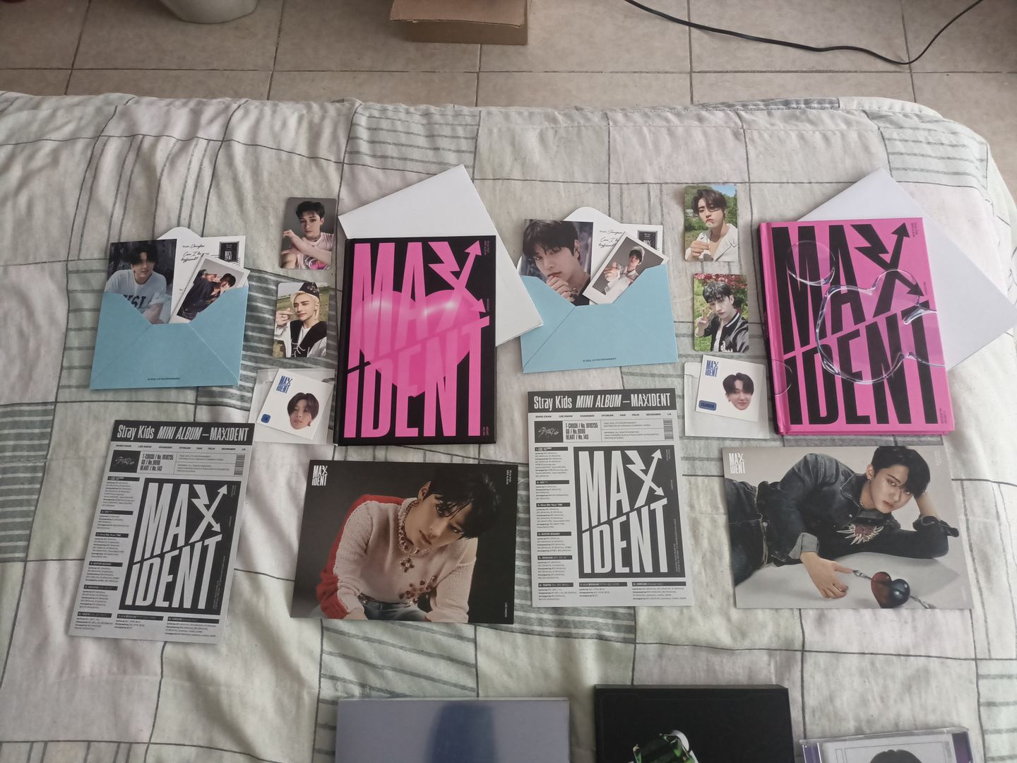 Customer photo review of STRAY KIDS - 7TH MINI ALBUM MAXIDENT STANDARD EDITION