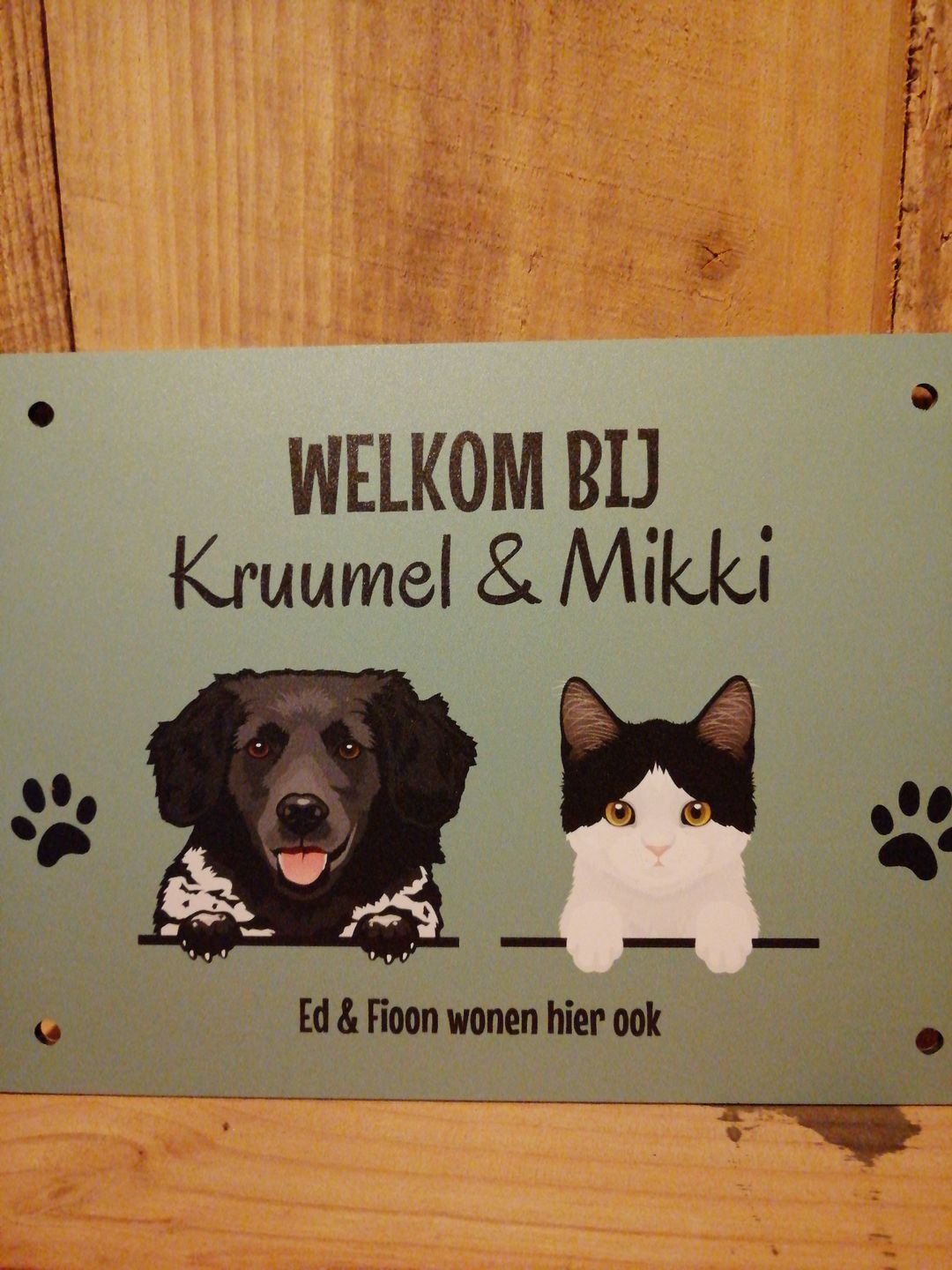 Customer photo review of Spionerende huisdieren- Gepersonaliseerde deurbord