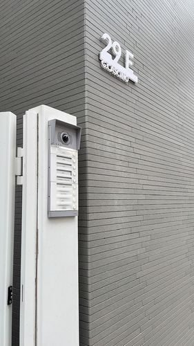 Customer photo review of Numero civico e testo sagomato modello Line 02 Acrilico