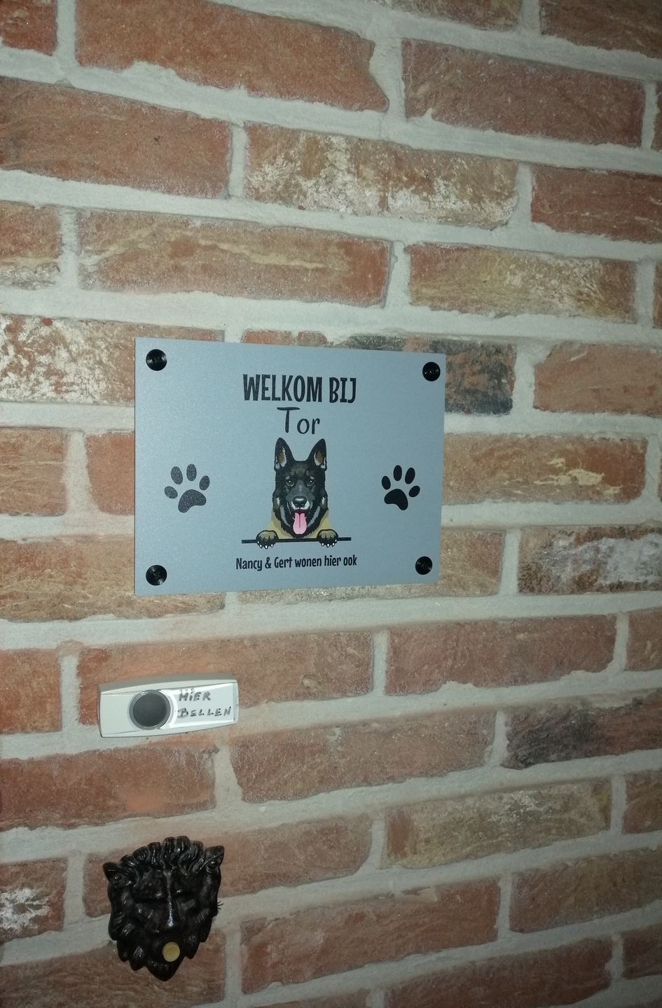 Customer photo review of Spionerende huisdieren- Gepersonaliseerde deurbord
