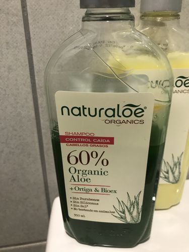 Customer photo review of Naturaloe Control Caída Graso Shampoo 350ml